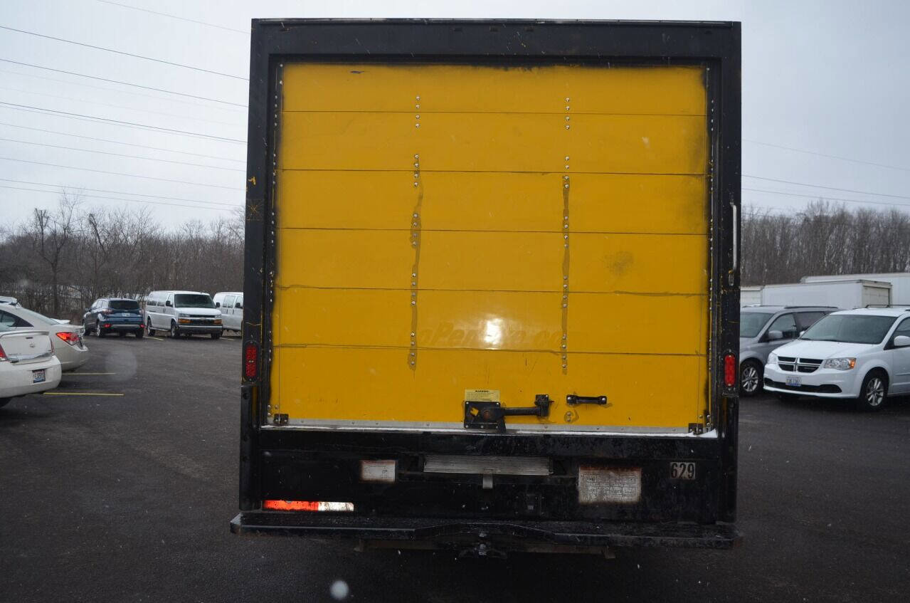 Used 2018 GMC Savana 3500 Extended w/ Driver Convenience Package image 6