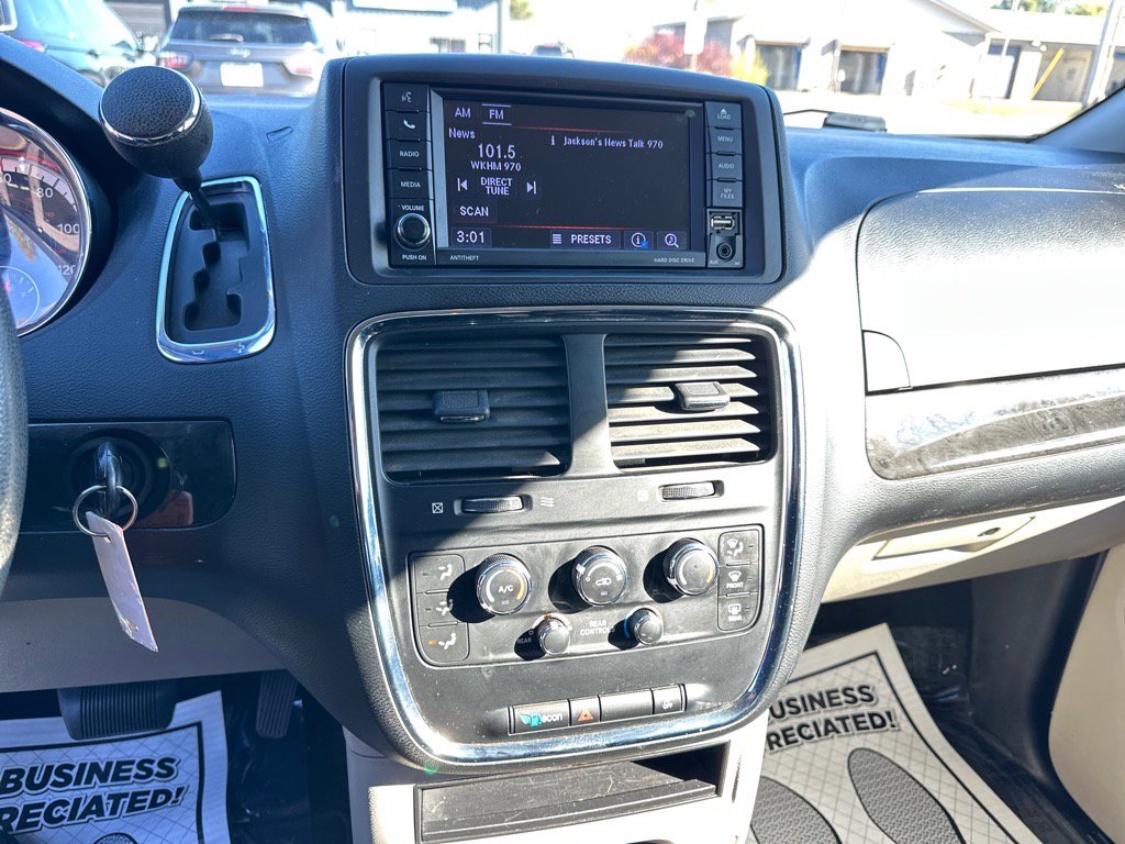 Used 2018 Dodge Grand Caravan SE image 18