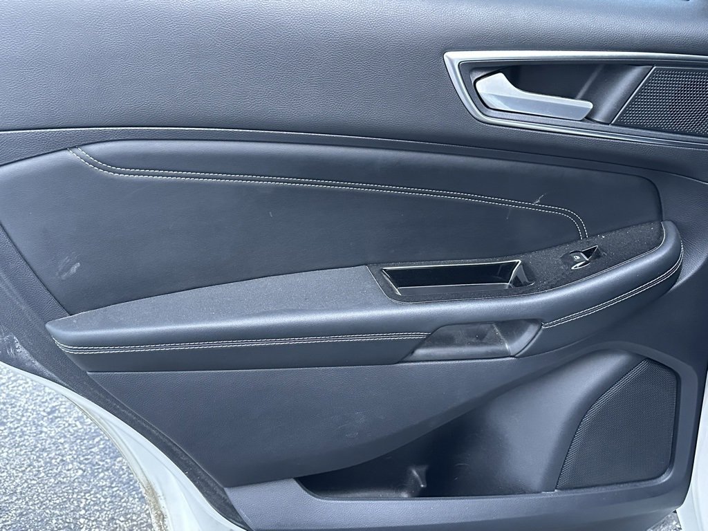 Used 2020 Ford Edge Titanium image 13