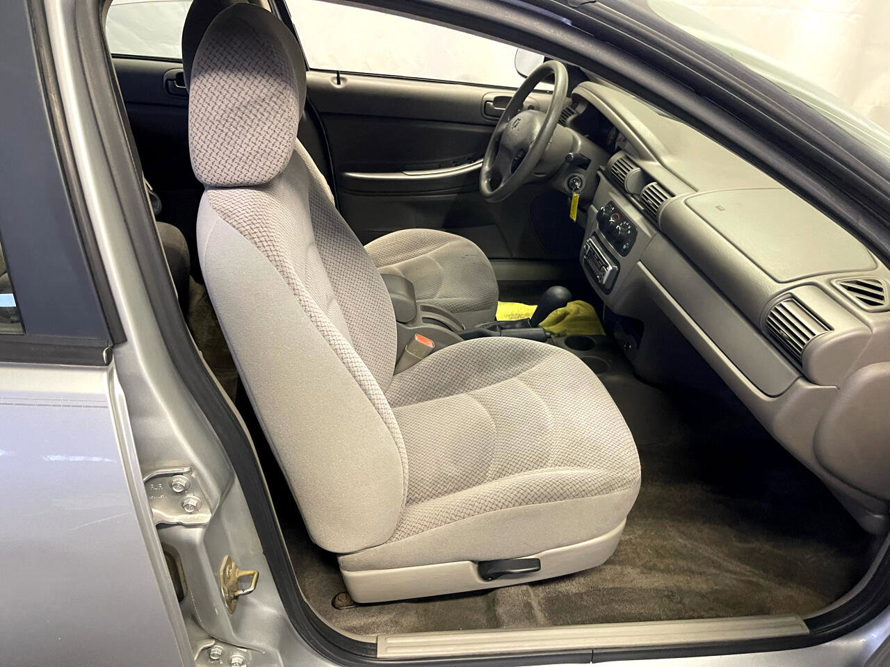 Used 2004 Dodge Stratus SE image 12