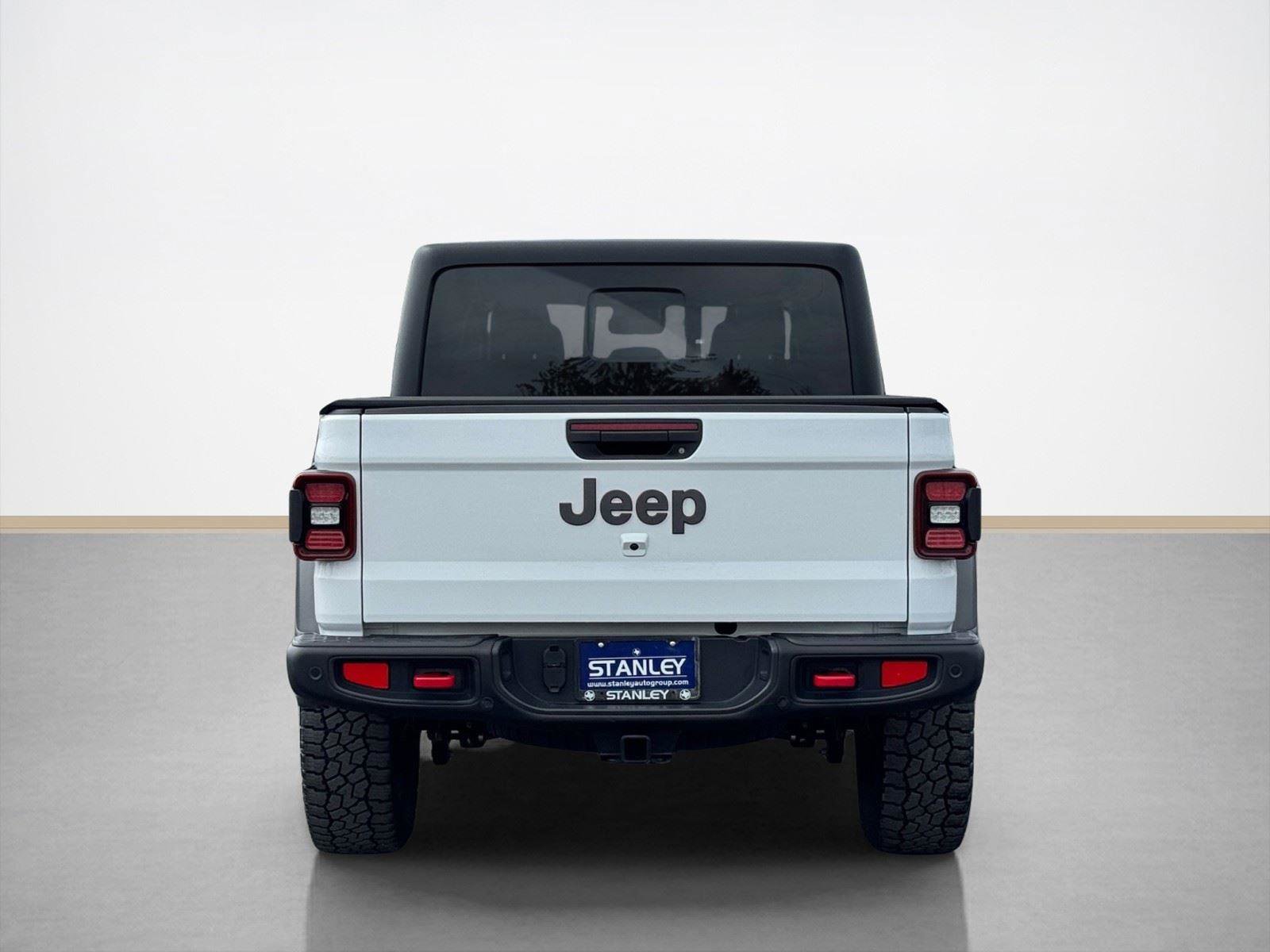 Used 2024 Jeep Gladiator Rubicon w/ Technology Group AWD/4WD image 7
