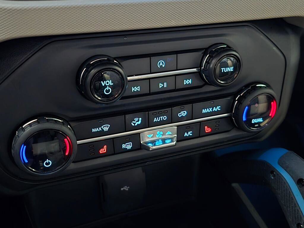 Used 2024 Ford Bronco Wildtrak AWD/4WD image 32
