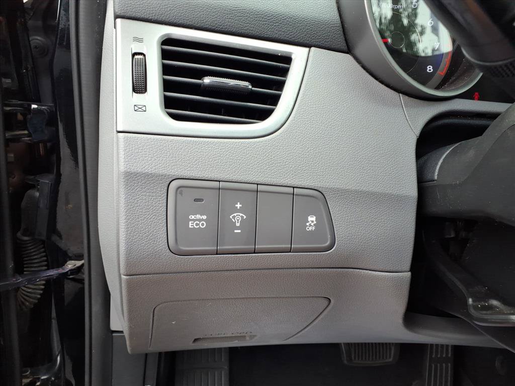 Used 2013 Hyundai Elantra GLS w/ Preferred Pkg FWD image 18