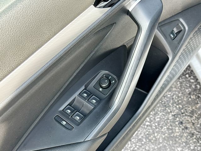 Used 2019 Volkswagen Jetta R-Line w/ R-Line Cold Weather Package image 19