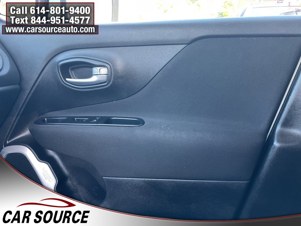 Used 2018 Jeep Renegade Latitude w/ Cold Weather Group image 20