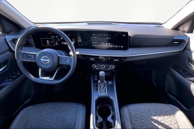 Used 2025 Nissan Kicks SV w/ SV Premium Package image 7