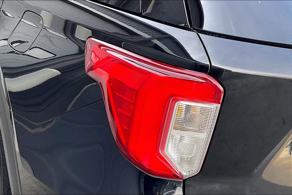 Used 2020 Ford Explorer XLT w/ Equipment Group 202A AWD/4WD image 30