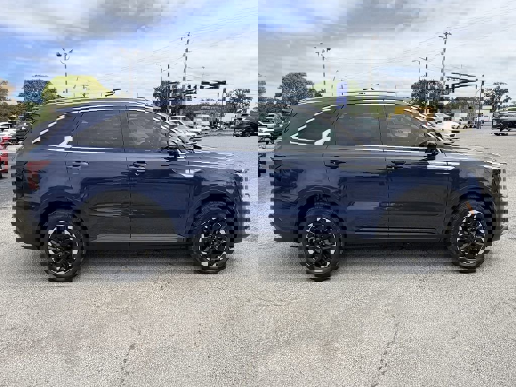 Certified 2025 Kia Sorento S image 3