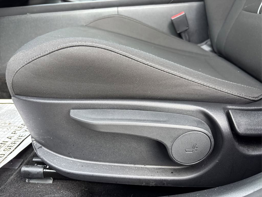 Certified 2025 Hyundai Elantra Sport image 24