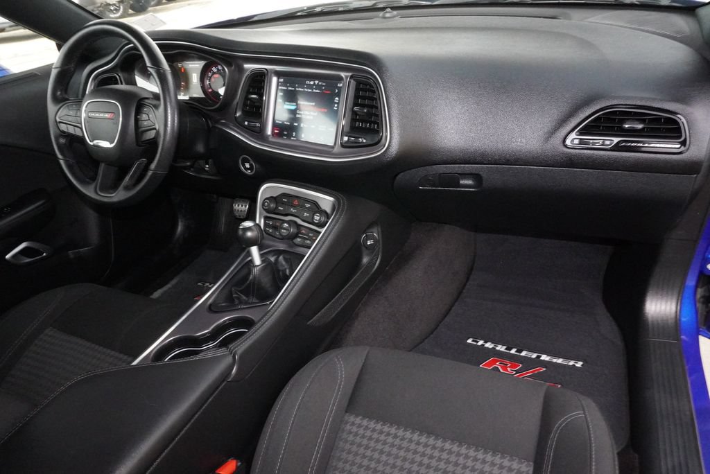 Used 2018 Dodge Challenger R/T w/ Driver Convenience Group RWD image 22