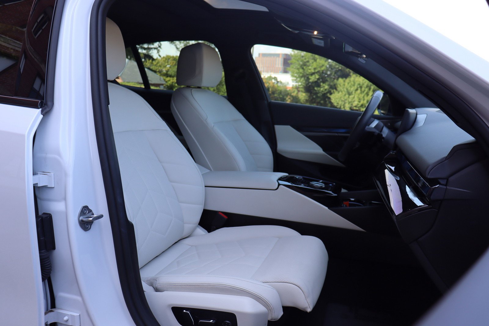 Used 2024 BMW i5 M60 w/ Premium Package AWD/4WD image 24