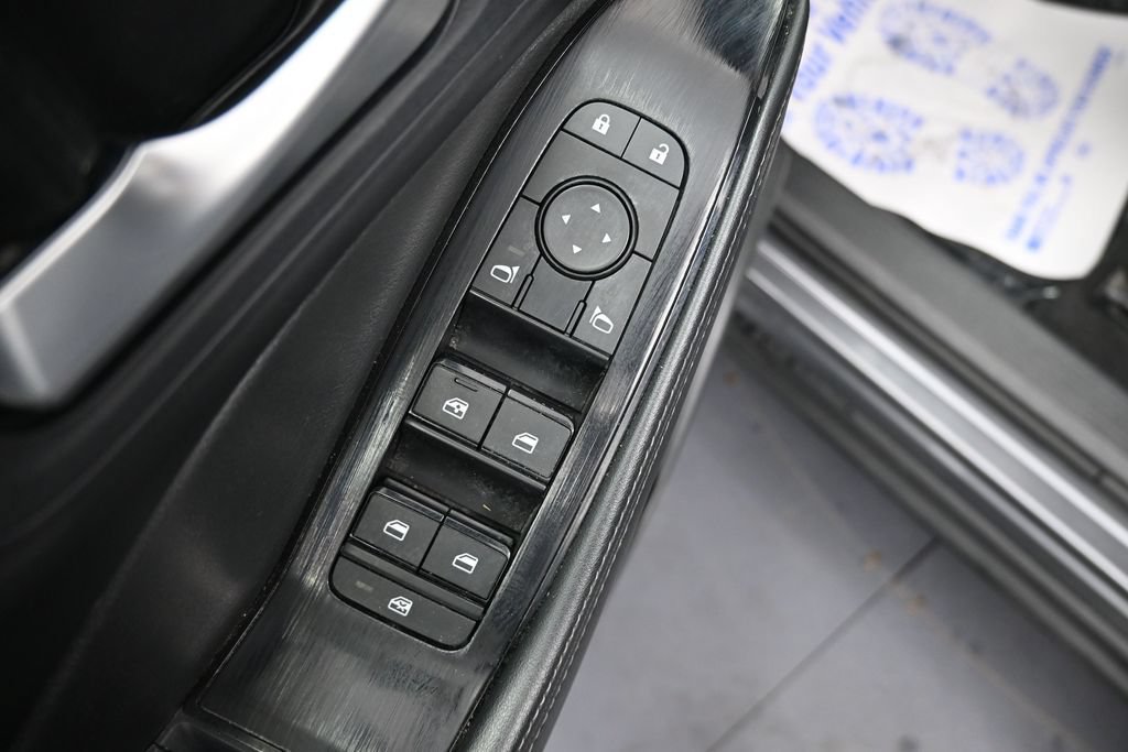 Used 2024 Nissan Rogue SV FWD image 29