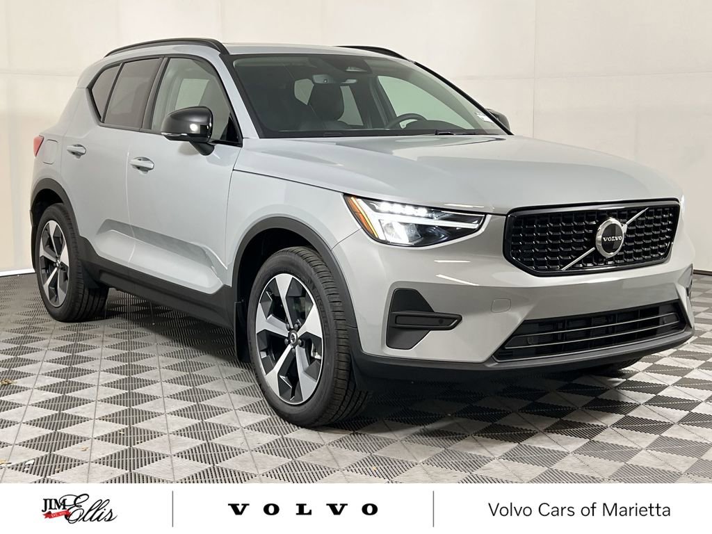 New 2026 Volvo XC40 B5 Core w/ Climate Package