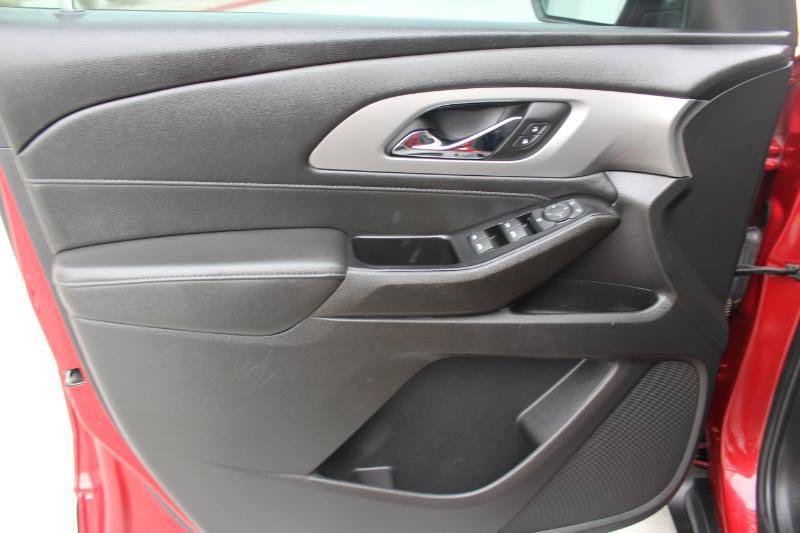 Used 2023 Chevrolet Traverse LT FWD image 10