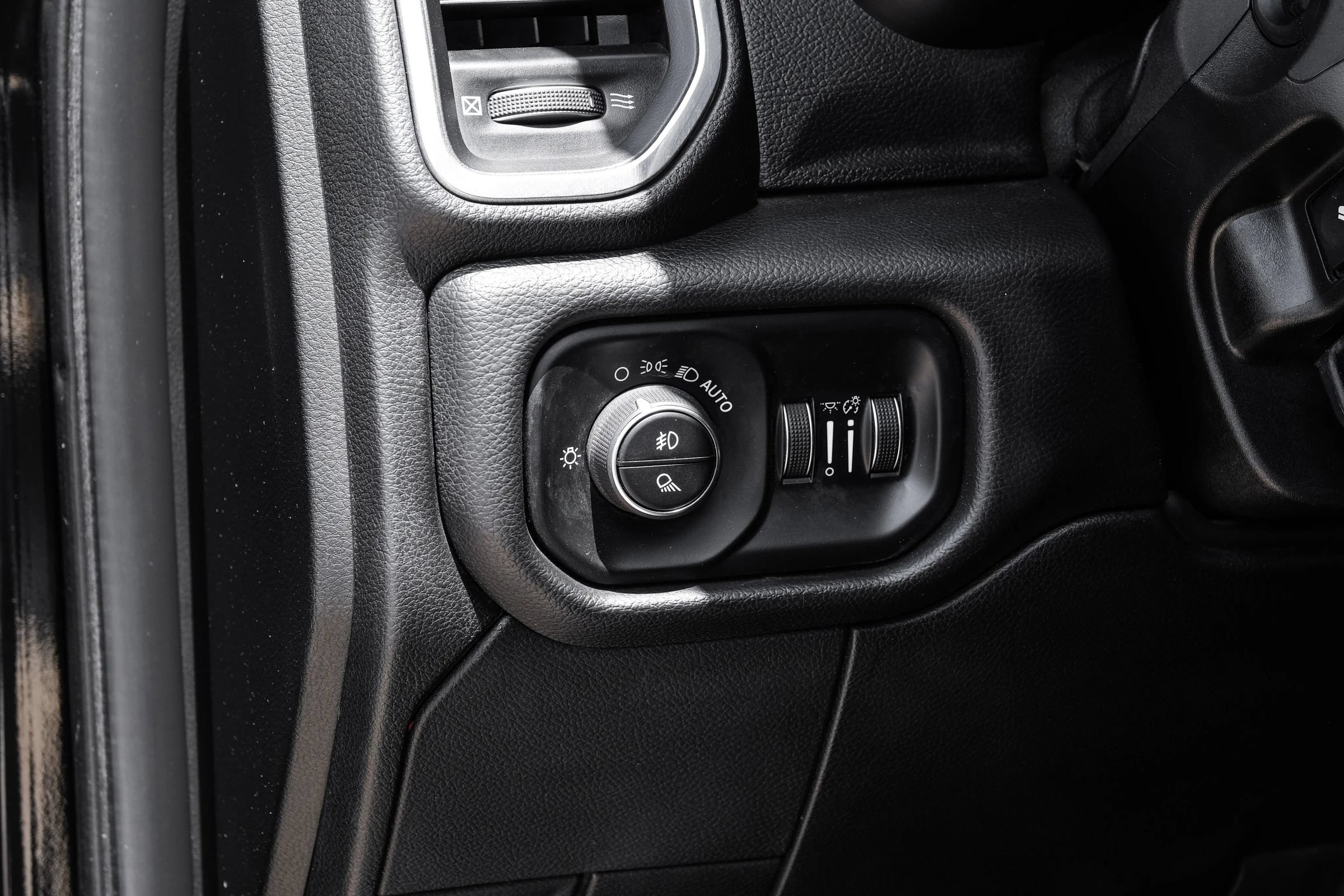 Used 2019 RAM 3500 Laramie AWD/4WD image 36