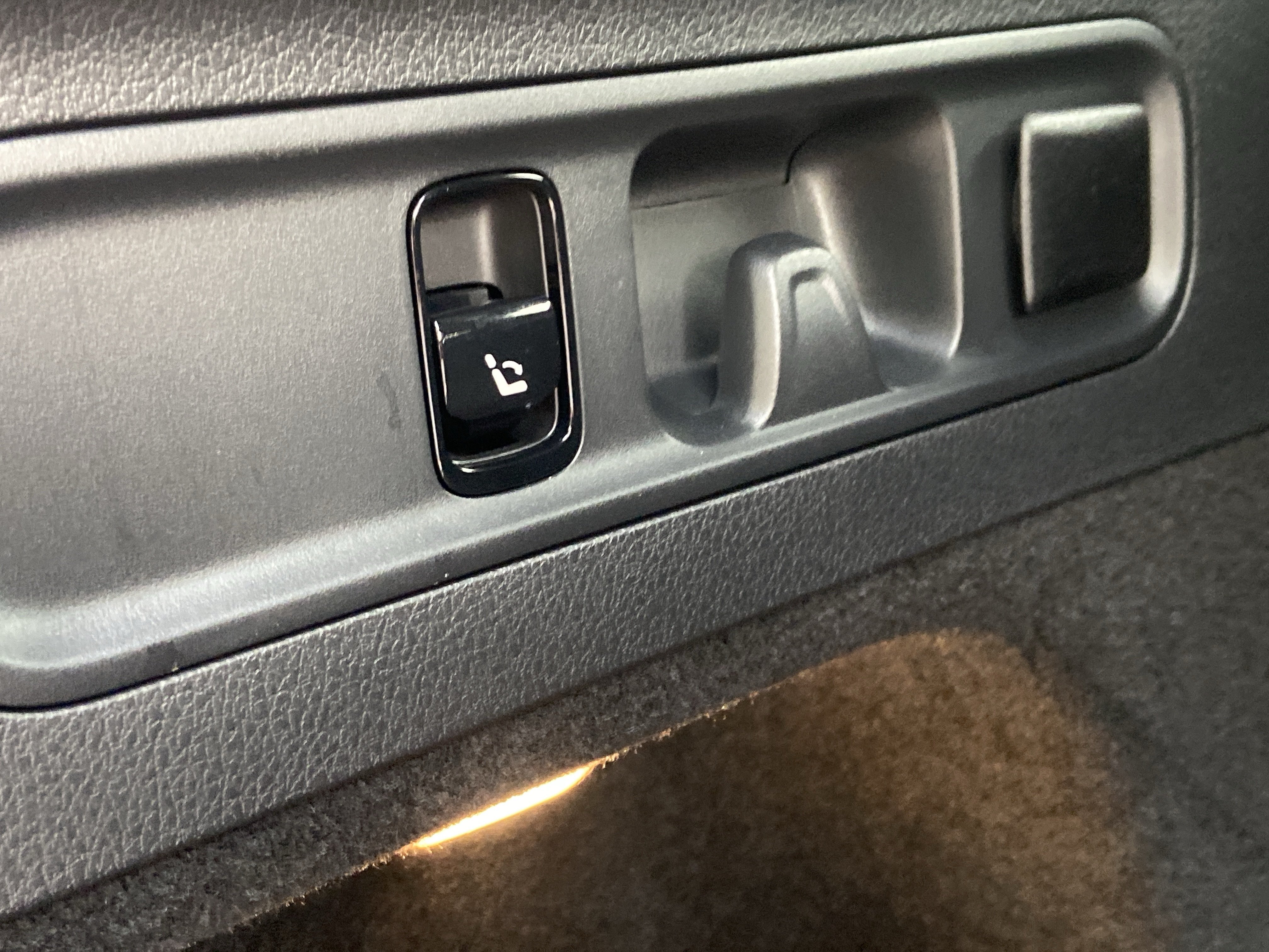 Certified 2025 Mercedes-Benz GLC 300 image 11