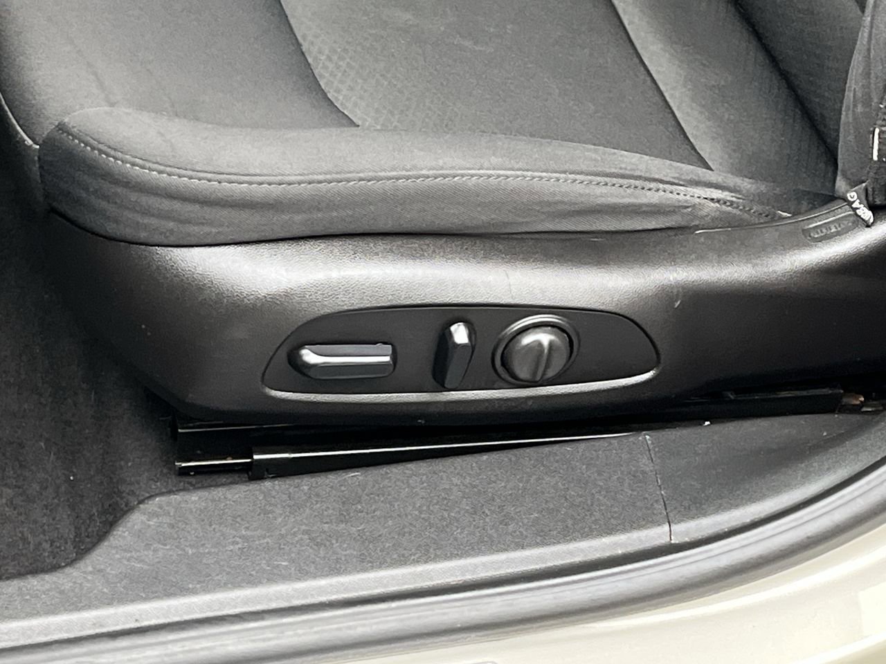 Used 2016 Chevrolet Malibu LT FWD image 9