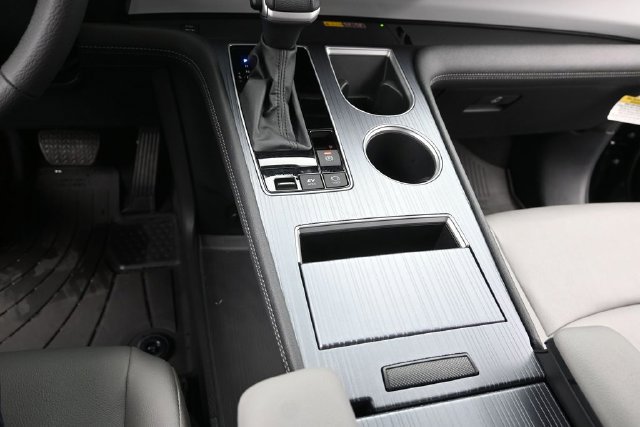 Certified 2026 Toyota Sienna XLE AWD/4WD image 27