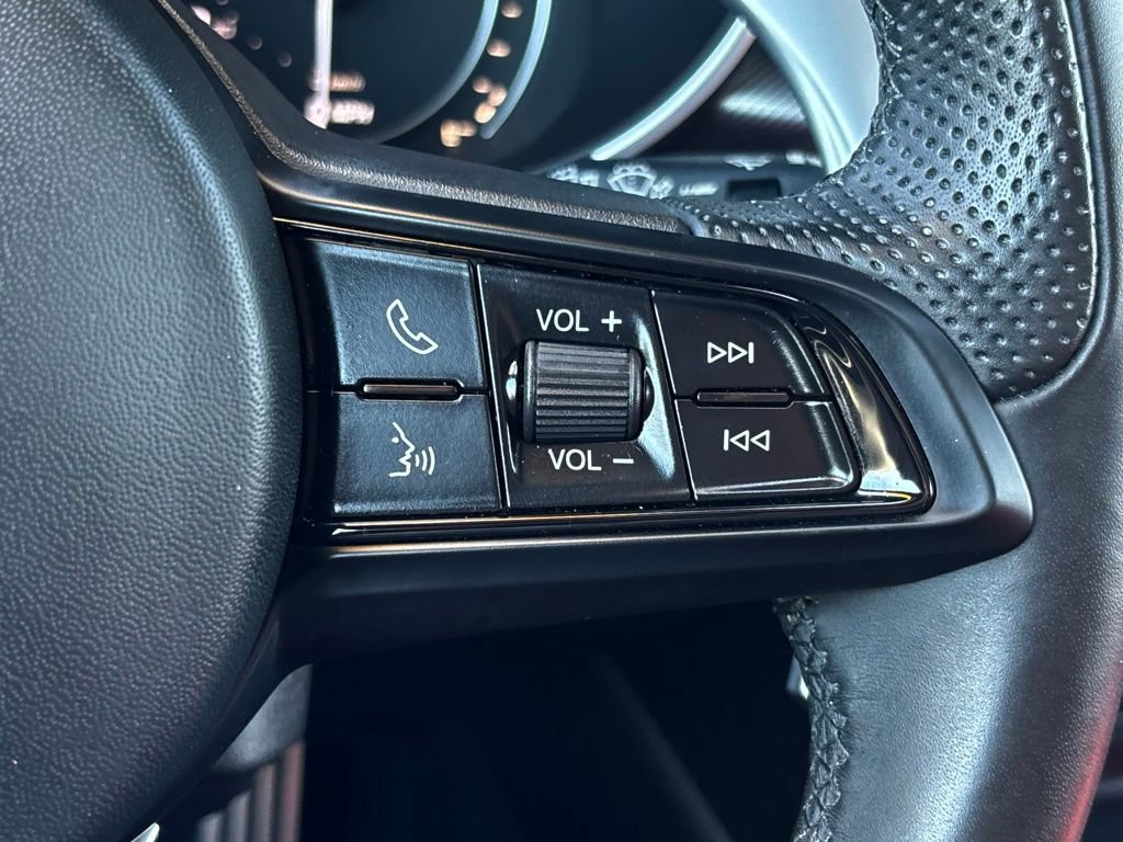 Used 2023 Alfa Romeo Stelvio Veloce AWD/4WD image 24