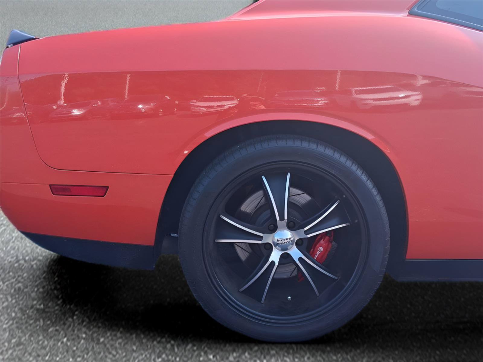 Used 2009 Dodge Challenger SRT8 w/ SRT Option Group II RWD image 8