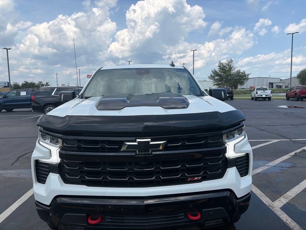 Used 2024 Chevrolet Silverado 1500 LT Trail Boss w/ LT Trail Boss Premium Package AWD/4WD image 2