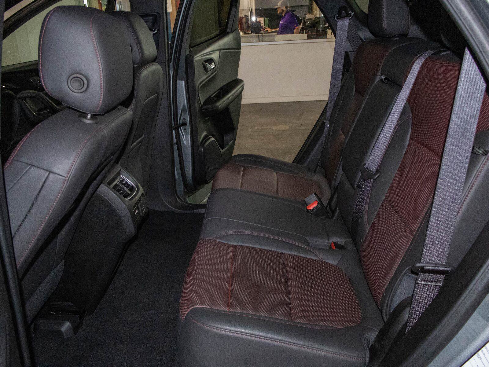 Used 2025 Chevrolet Blazer RS FWD image 13