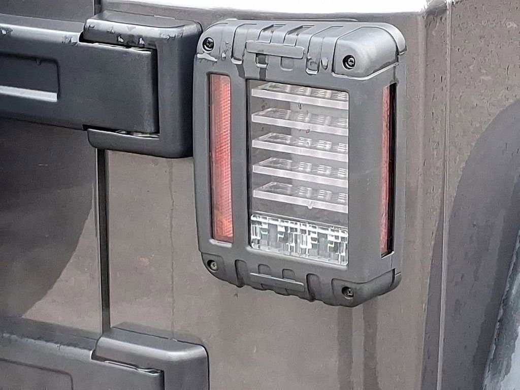 Used 2018 Jeep Wrangler Unlimited Sport image 10