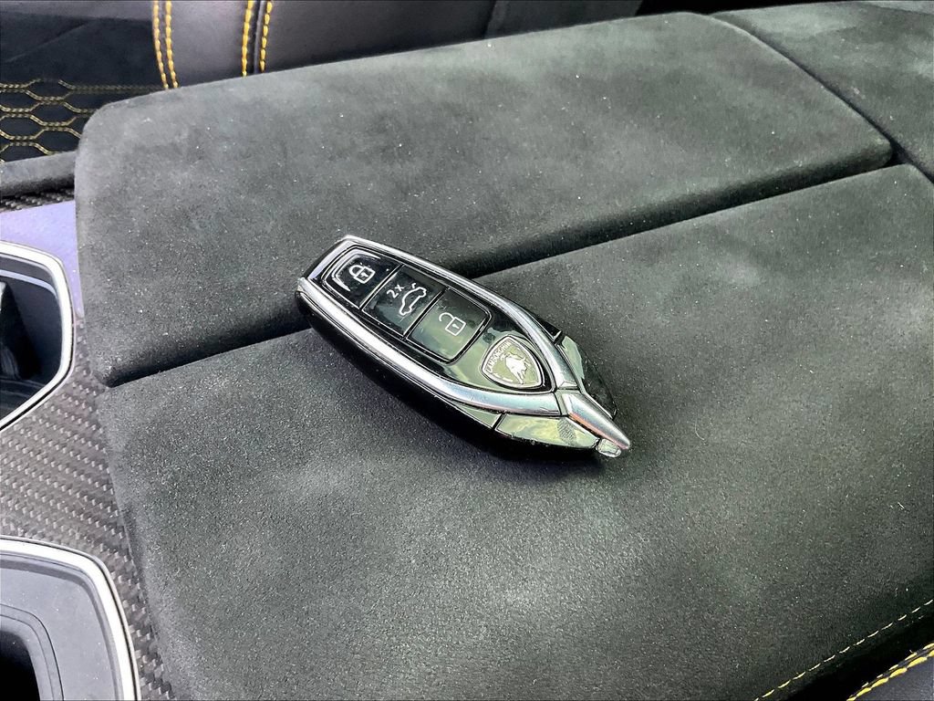 Used 2023 Lamborghini Urus Performante AWD/4WD image 33