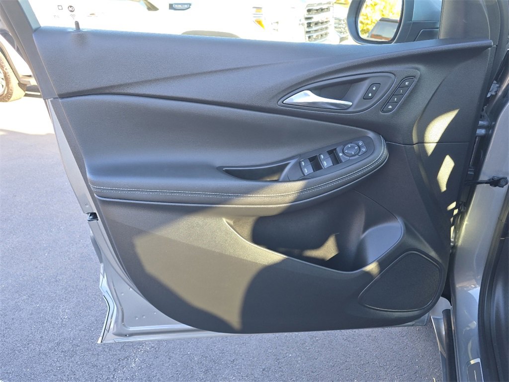 Certified 2024 Buick Encore GX Avenir image 11