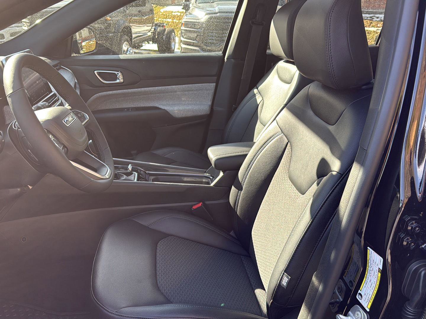 New 2026 Jeep Compass Latitude image 9