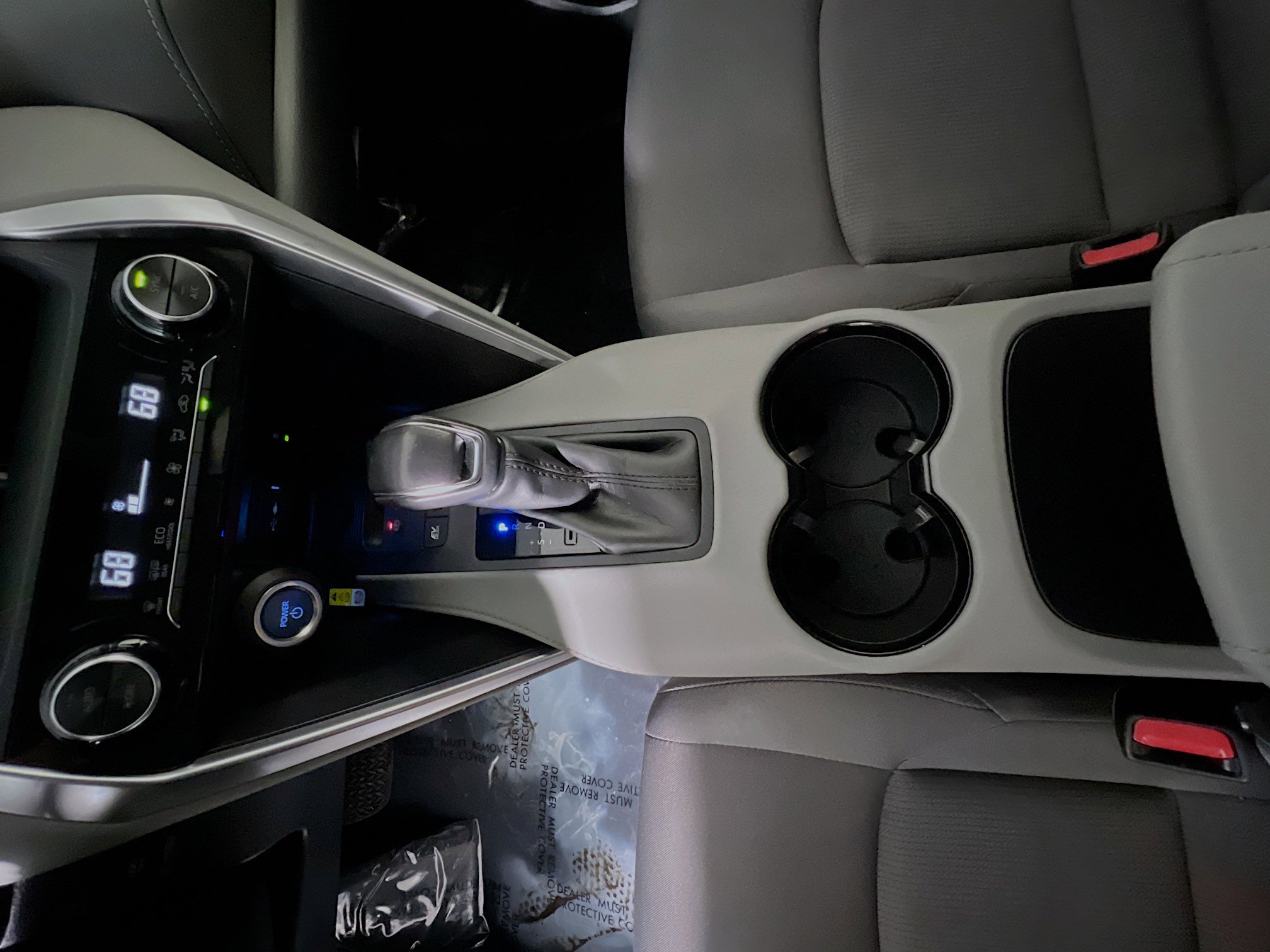 Used 2021 Toyota Venza LE w/ Carpet Mat Package (TMS) image 25