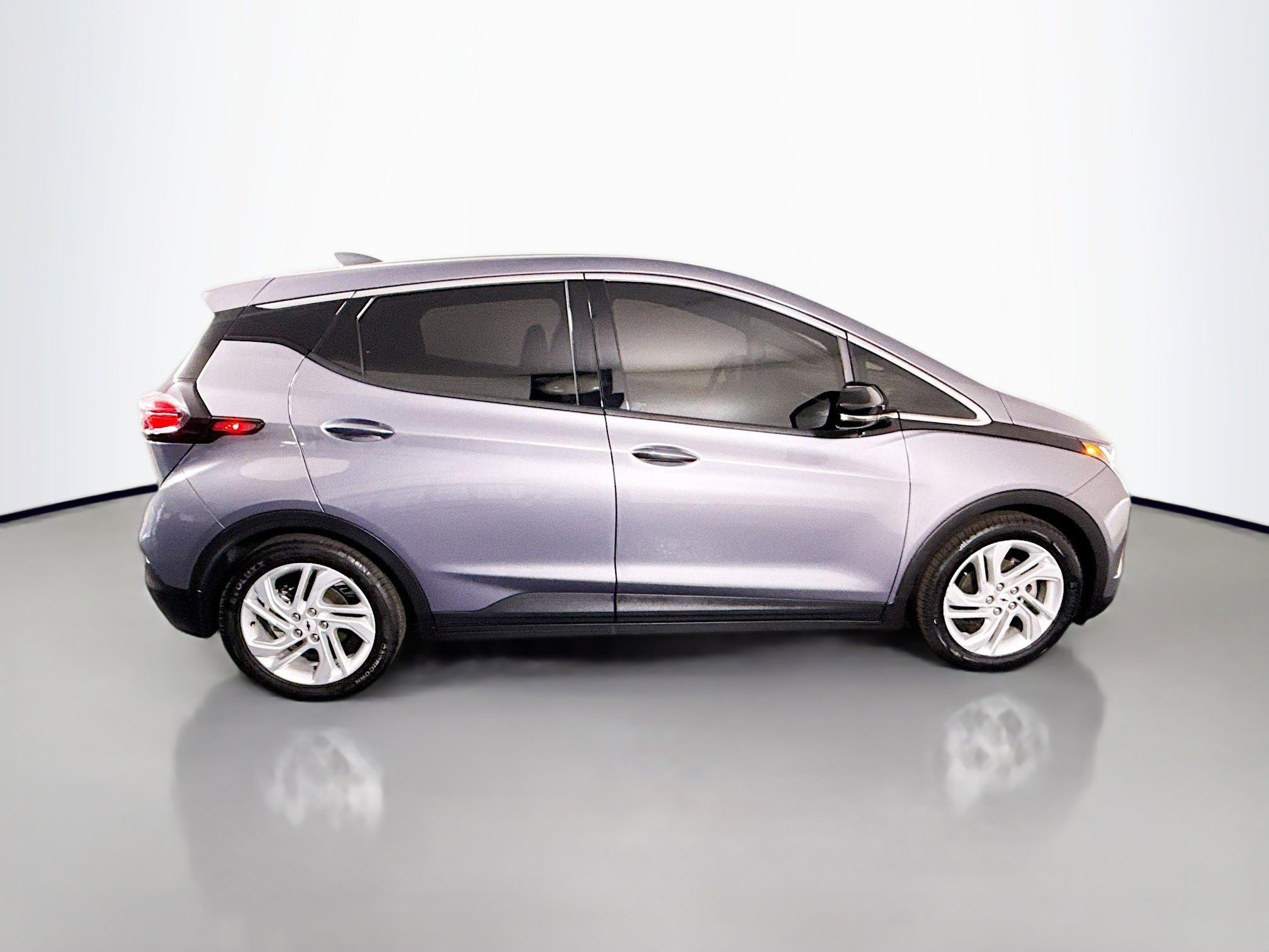 Used 2023 Chevrolet Bolt LT w/ Driver Confidence Package FWD image 11