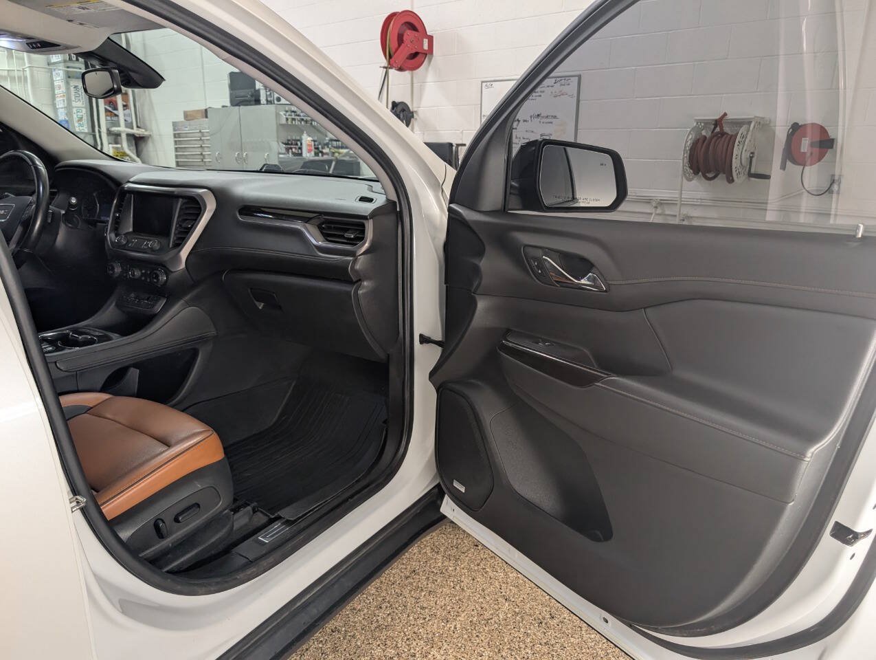 Used 2020 GMC Acadia AT4 w/ GMC Pro Grade Package AWD/4WD image 9