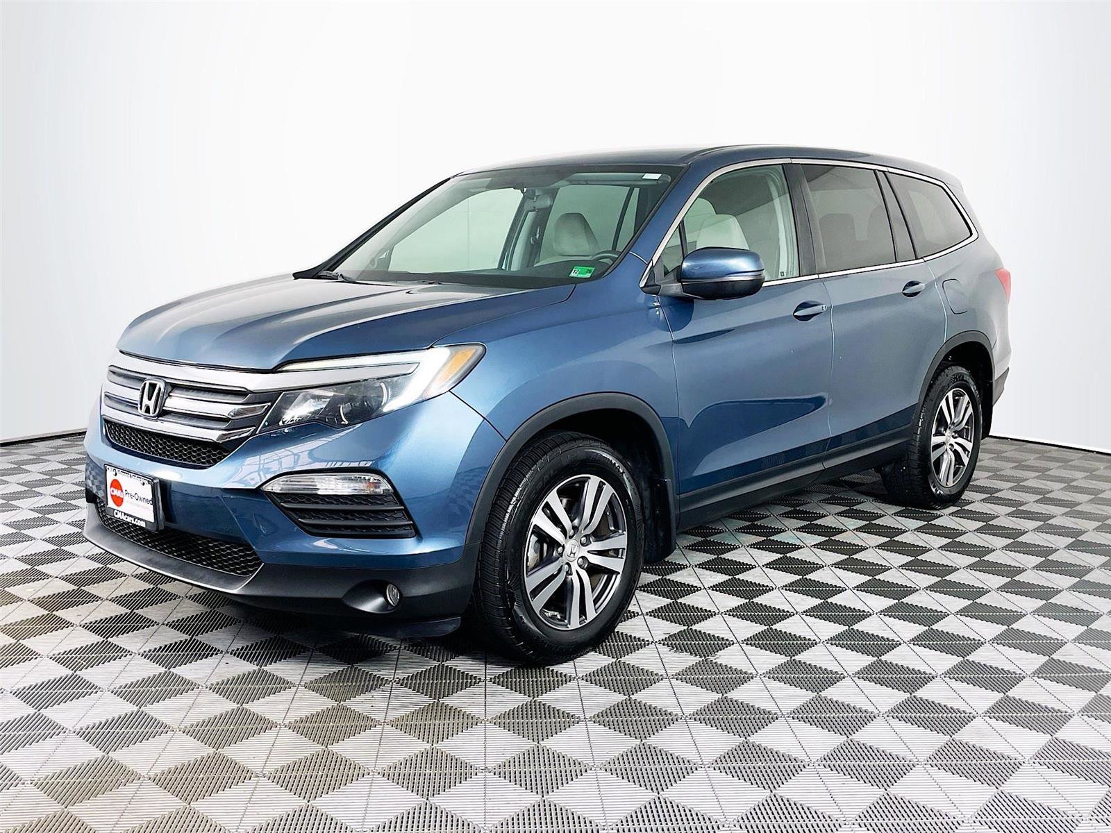 Used 2017 Honda Pilot EX image 3
