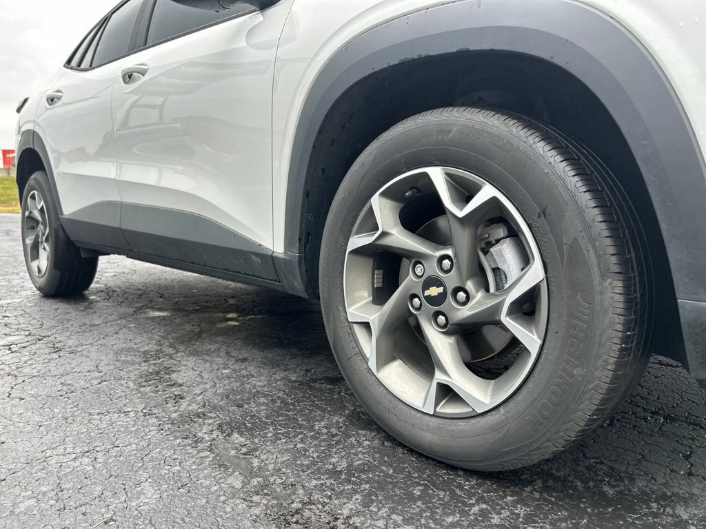 Used 2025 Chevrolet Trax LT w/ Driver Confidence Package FWD image 8