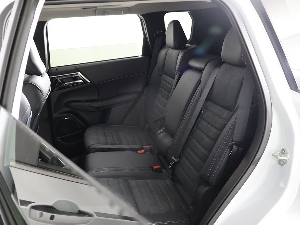 New 2026 Mitsubishi Outlander AWD image 33