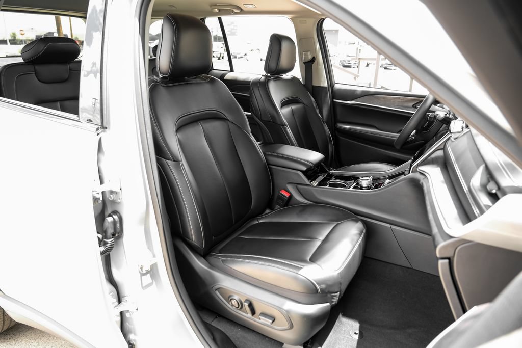 Used 2023 Jeep Grand Cherokee Limited AWD/4WD image 46