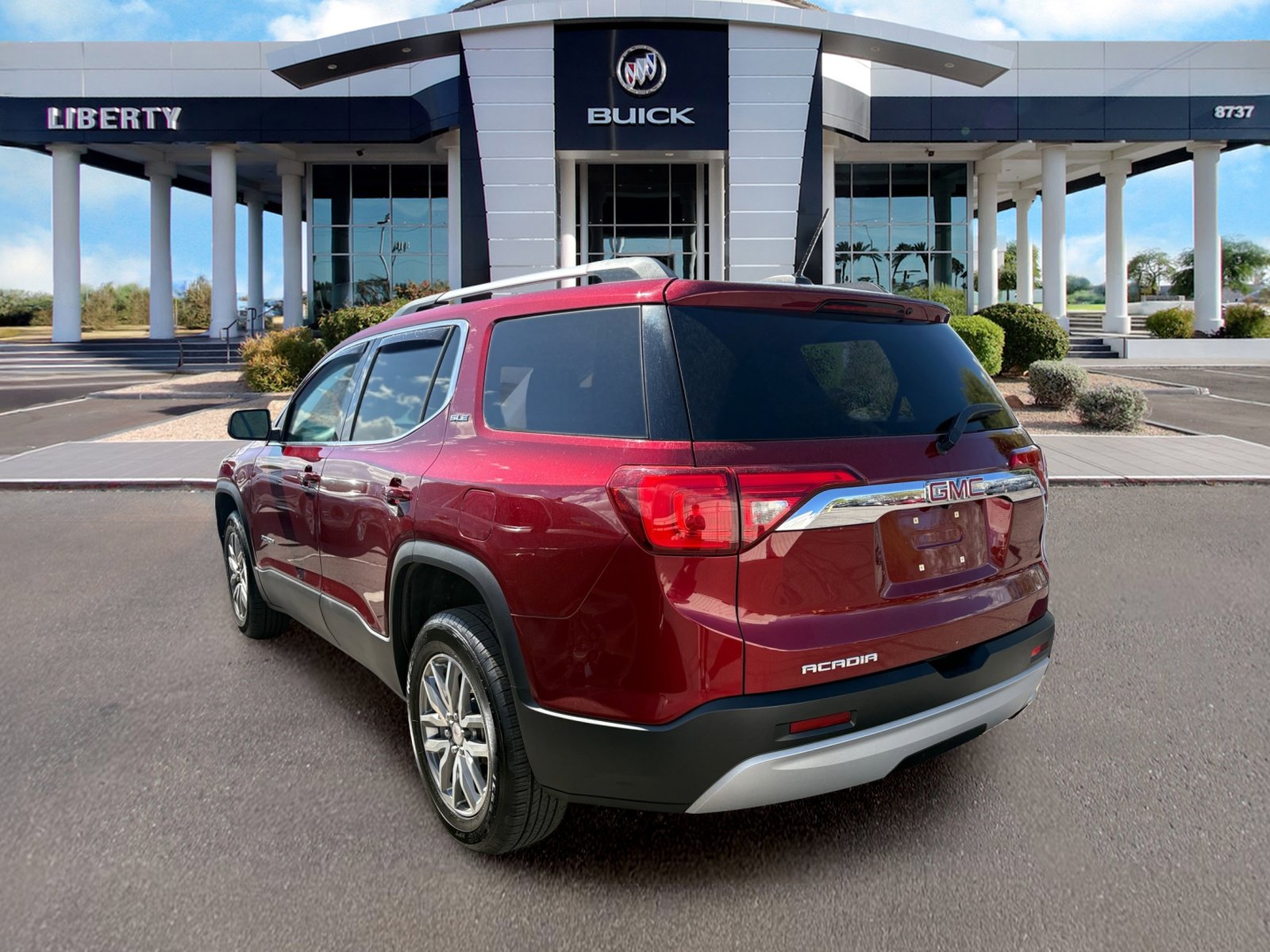 Used 2018 GMC Acadia SLE FWD image 3