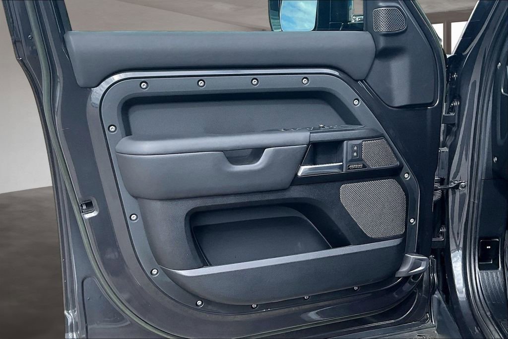 Used 2023 Land Rover Defender 110 V8 AWD/4WD image 18