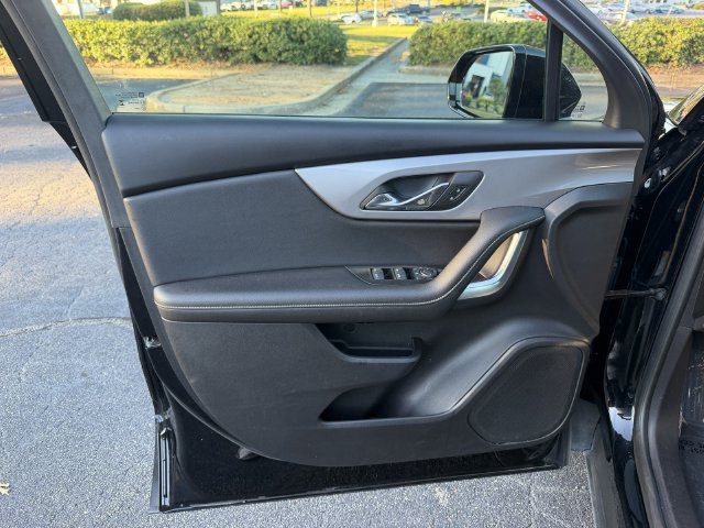 Used 2025 Chevrolet Blazer LT FWD image 9