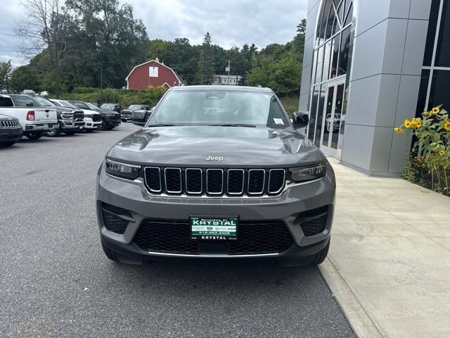 New 2027 Jeep Grand Cherokee Laredo AWD/4WD image 2