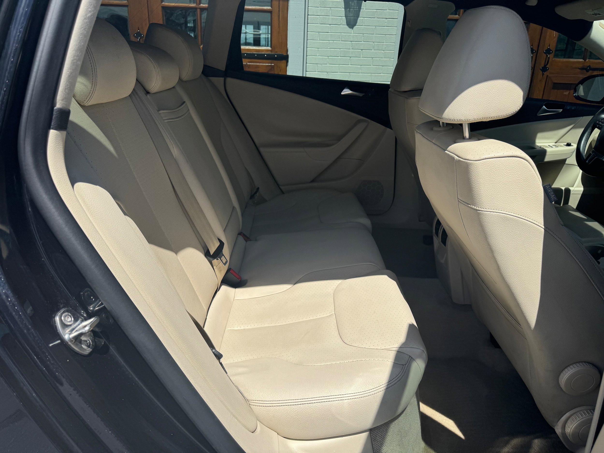 Used 2010 Volkswagen Passat Komfort FWD image 26