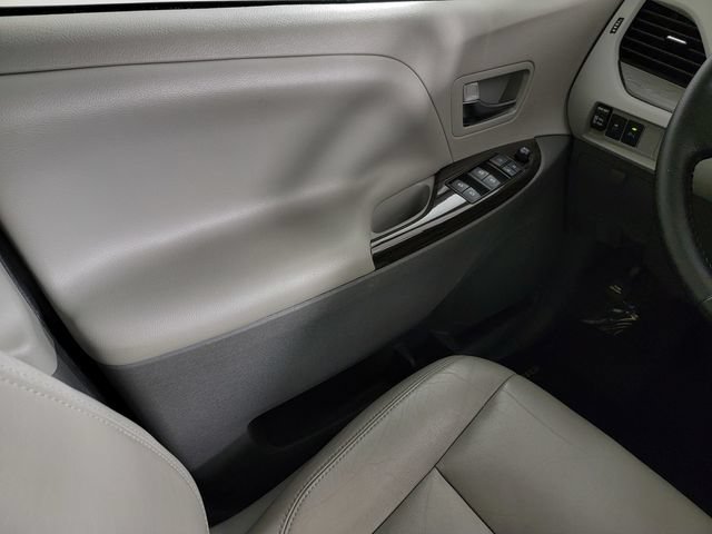 Used 2020 Toyota Sienna XLE w/ XLE Navigation Package AWD/4WD image 30