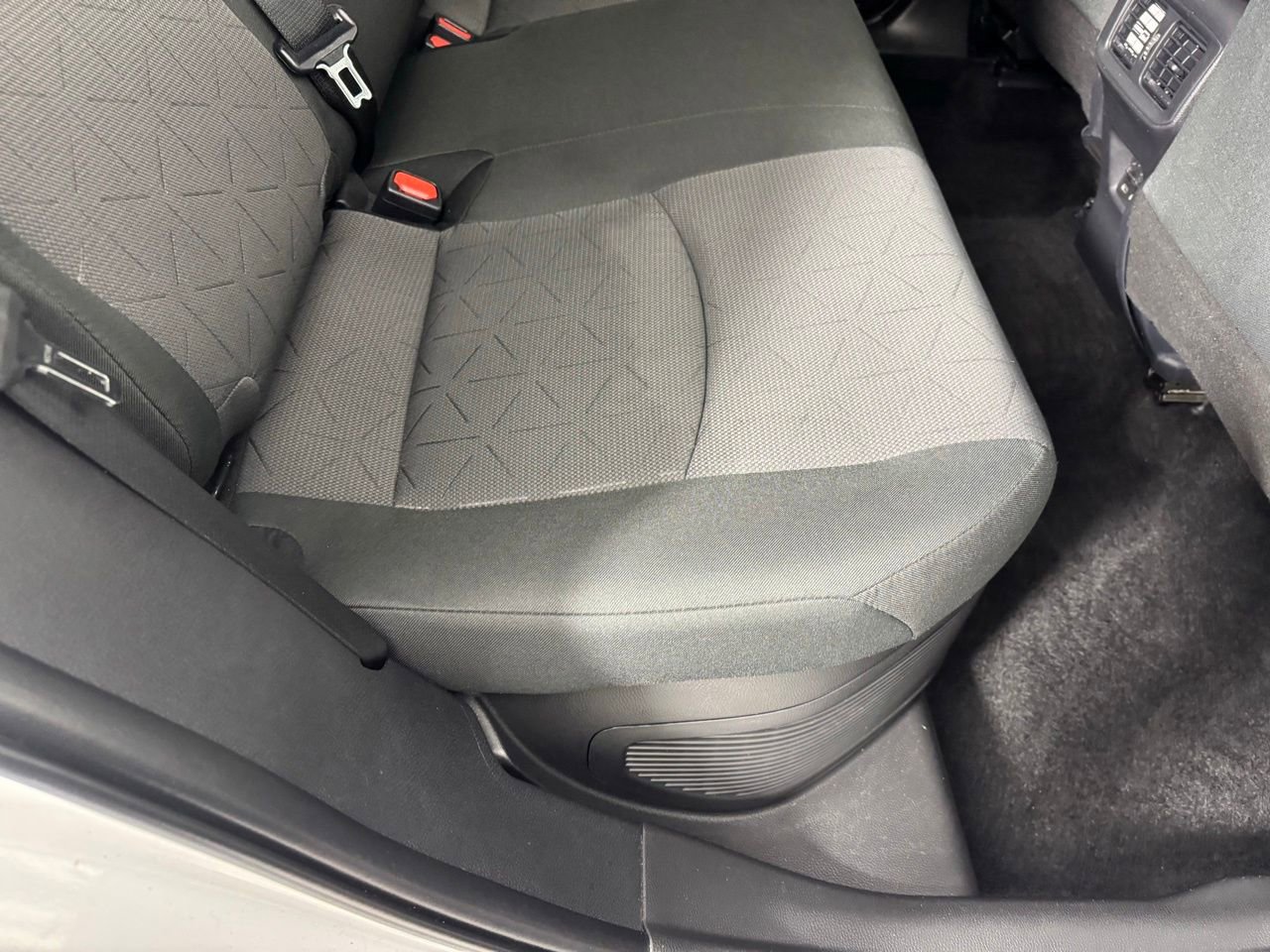 Used 2025 Toyota RAV4 XLE image 28