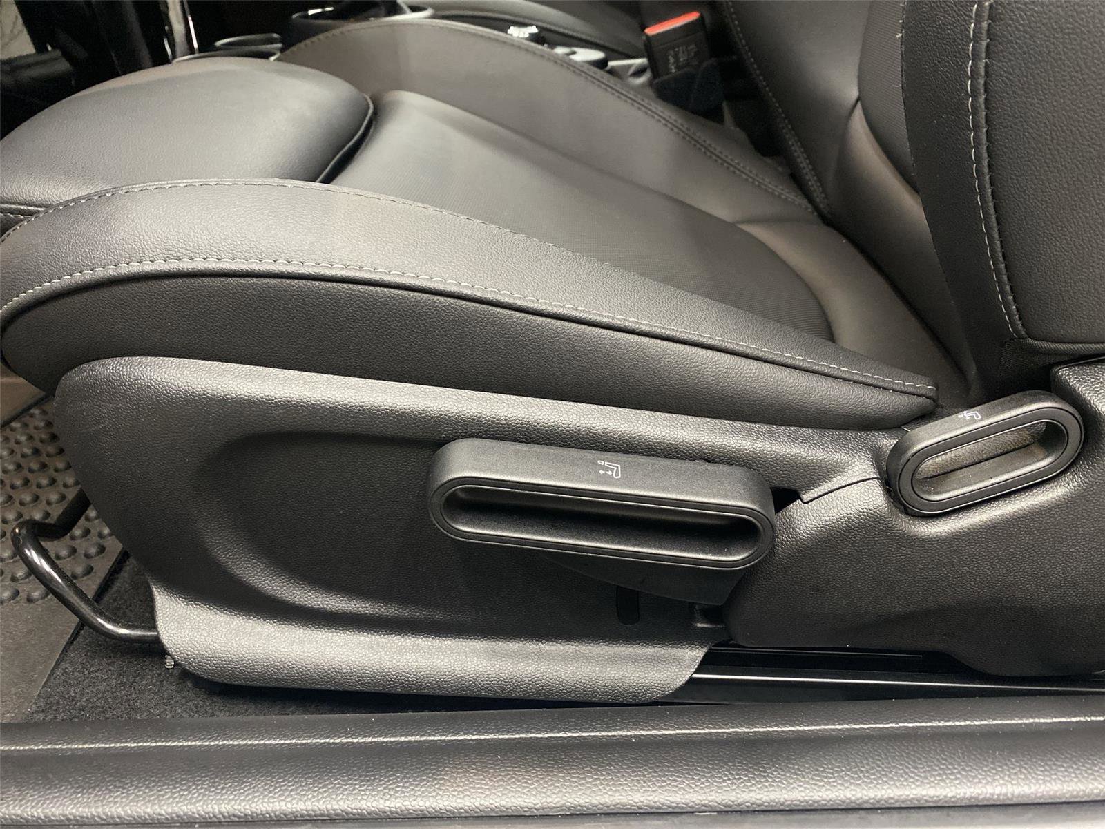 Used 2023 MINI Cooper S w/ Driver Assistance Package image 18