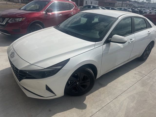 Used 2023 Hyundai Elantra SEL image 2