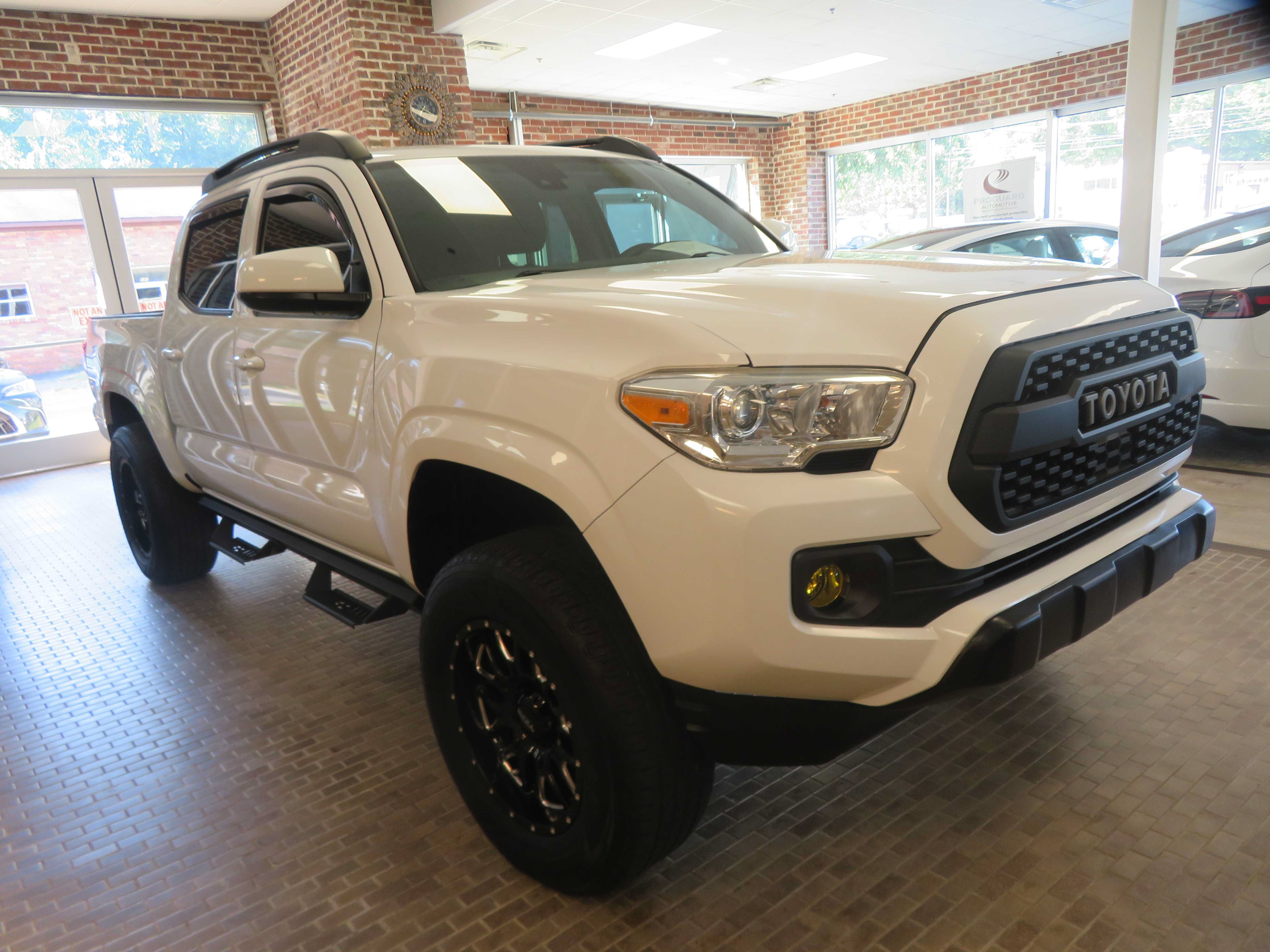 Used 2020 Toyota Tacoma SR AWD/4WD image 3