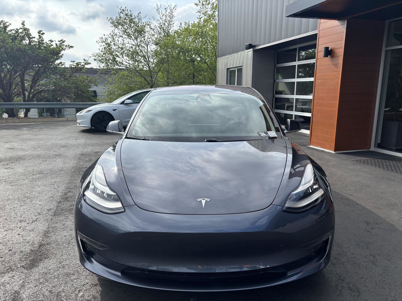 Used 2018 Tesla Model 3 Long Range RWD image 3