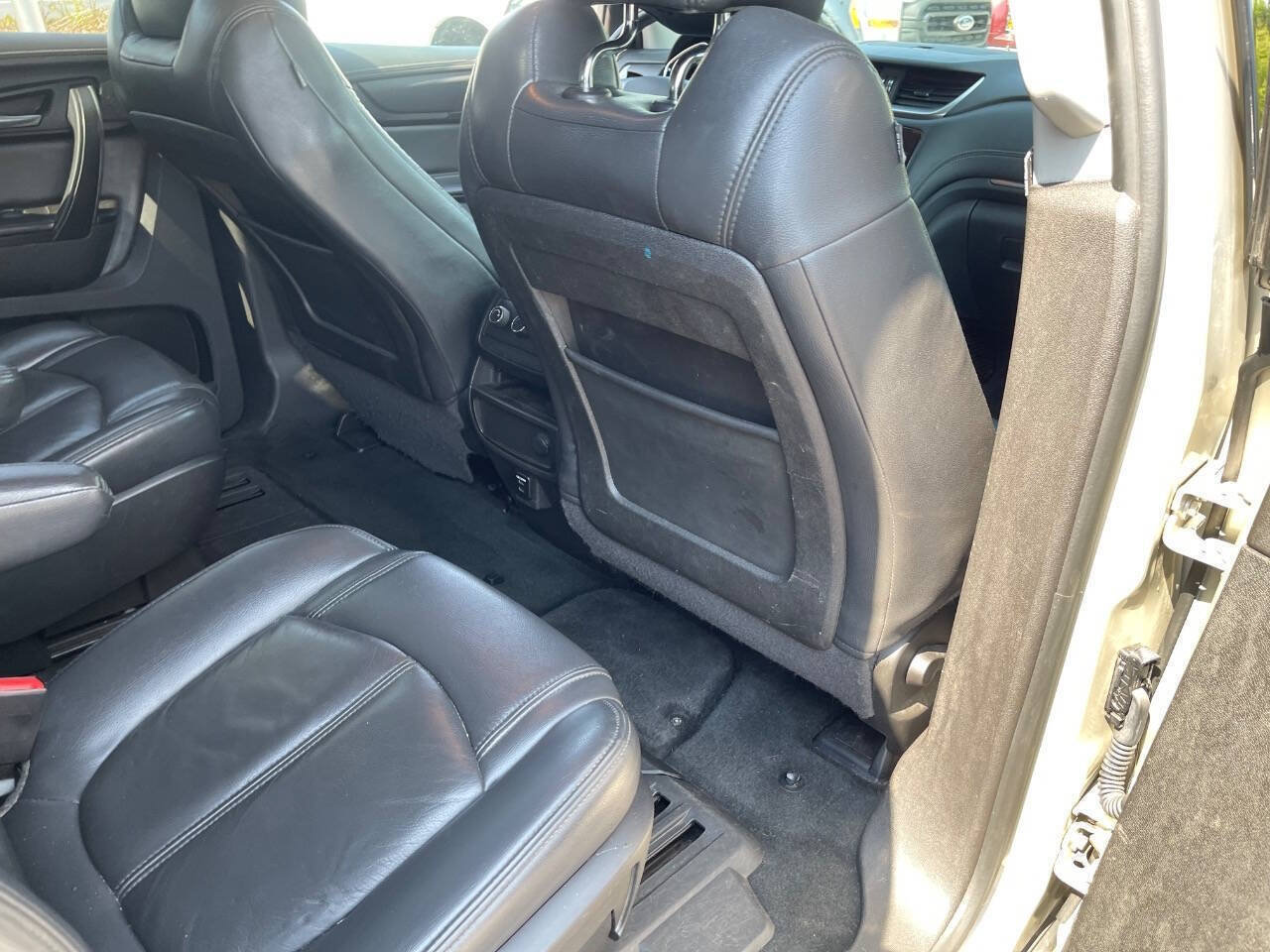 Used 2016 Chevrolet Traverse LT w/ Style and Technology Package FWD image 28