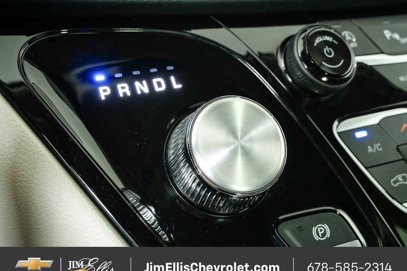 Used 2024 Chrysler Pacifica Touring-L FWD image 16
